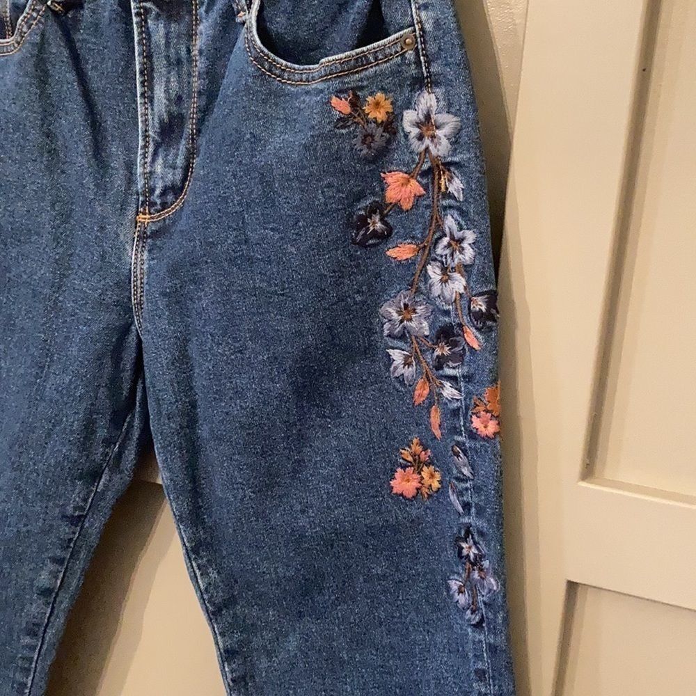 DRIFTWOOD Blue Cropped Ankle Jeans with Floral Embroidery - Picture 8 of 14